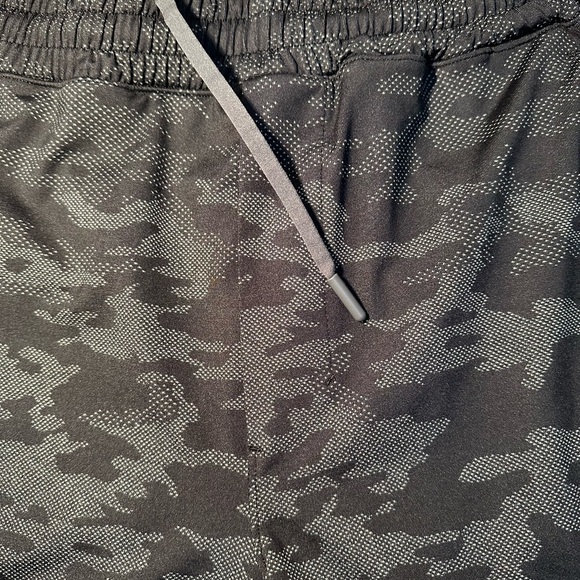 Men’s Pacebreaker 7” lululemon/peloton shorts Linerless Size Medium - Picture 2 of 8